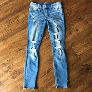 Distressed skinny jeans